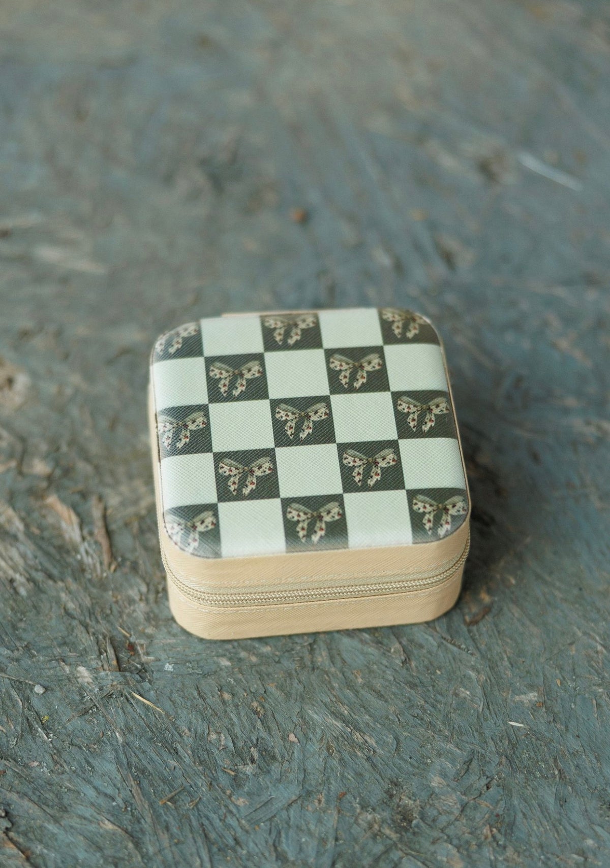 Beige Bow Checkerboard Square Jewelry Case