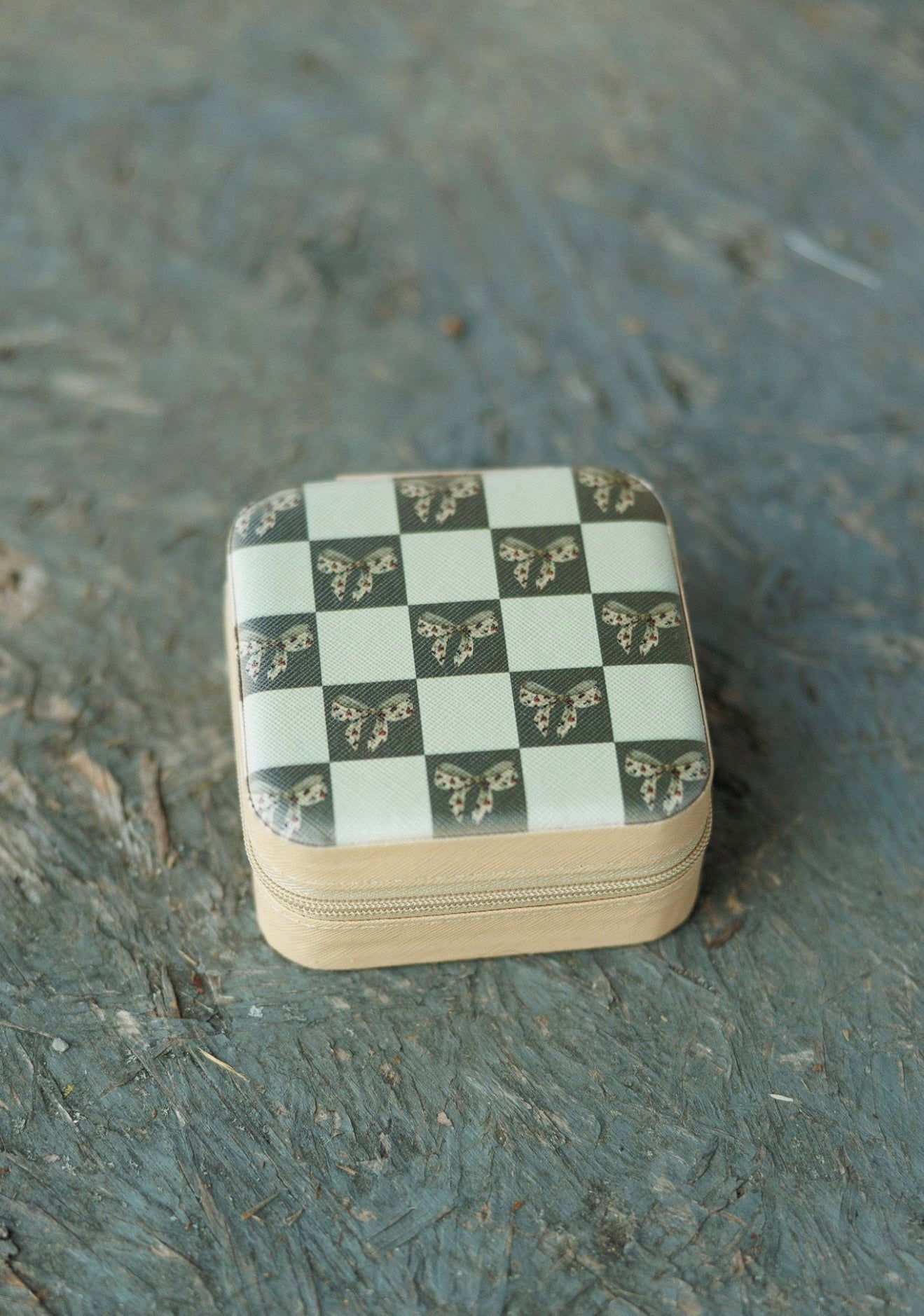 Beige Bow Checkerboard Square Jewelry Case